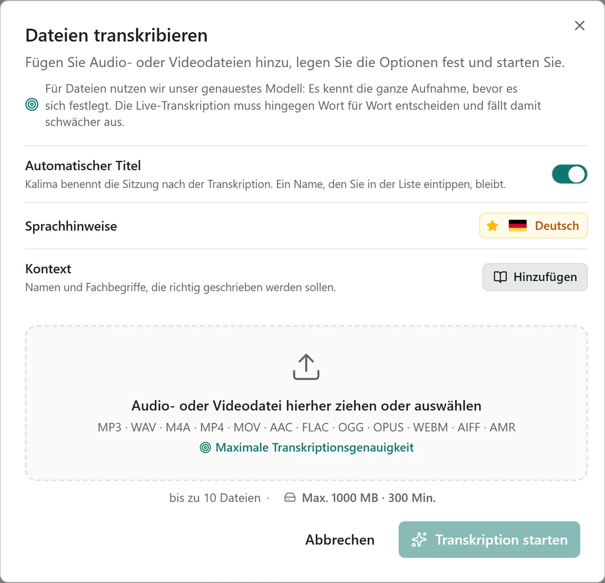 Der Dialog „Dateien transkribieren“ in Kalima mit automatischem Titel, Sprachhinweisen, Kontext und einem Ablagefeld für Audio- und Videodateien.